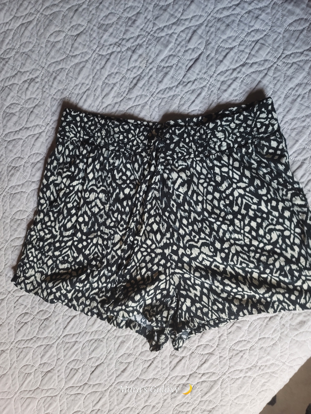 Joe B Black and White Abstract Print Elastic Waist Shorts